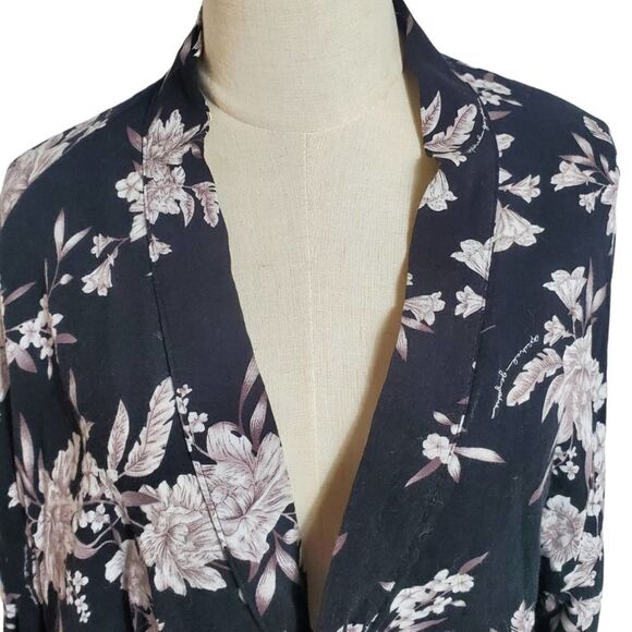 Spiritual Gangester Black and White Floral Kimono Robe - Picture 2 of 8